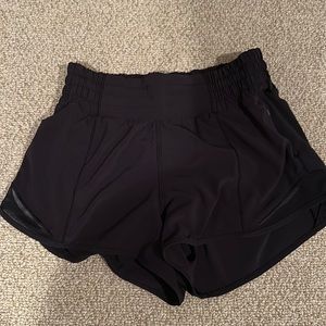 Women’s Lululemon Hotty Hot High Rise 2.5” Shorts (Black, Size 2)